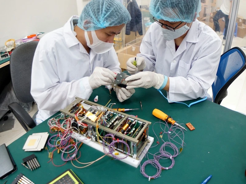 Vệ tinh NanoDragon do các nhà khoa học thuộc Trung tâm Vũ trụ Việt Nam chế tạo.