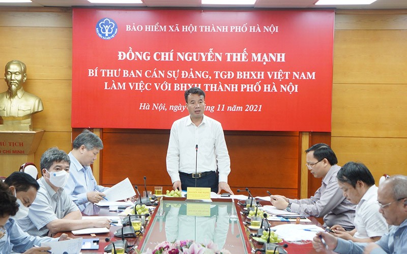 Tổng Giám đốc Bảo hiểm xã hội Việt Nam Nguyễn Thế Mạnh làm việc với Bảo hiểm xã hội Hà Nội. (Ảnh: Tâm Trung)