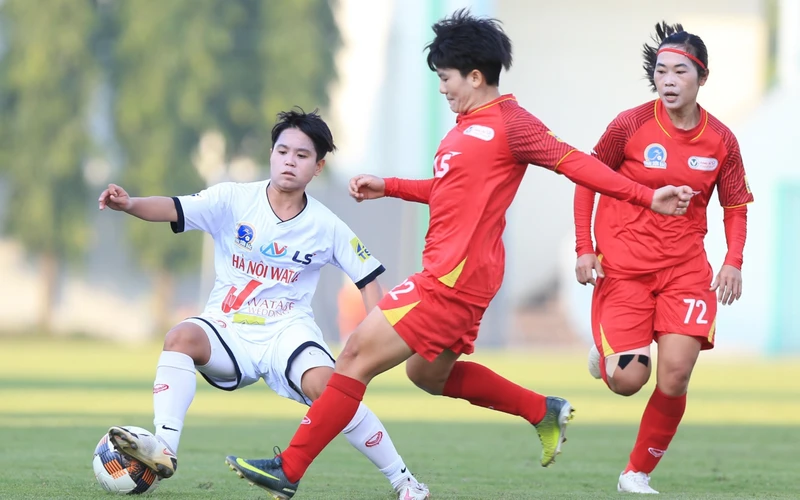 TP Hồ Chí Minh I (bên phải) giành Cúp quốc gia 2021, sau khi vượt qua Hà Nội I Watabe với tỷ số 2-0. Ảnh: MINH DÂN