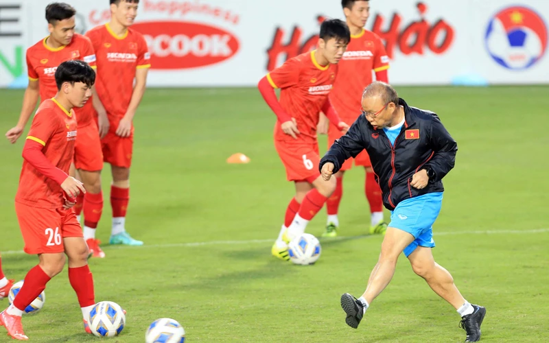 Đội tuyển Việt Nam tập luyện trước trận đấu với đội tuyển Nhật Bản. Ảnh: VFF