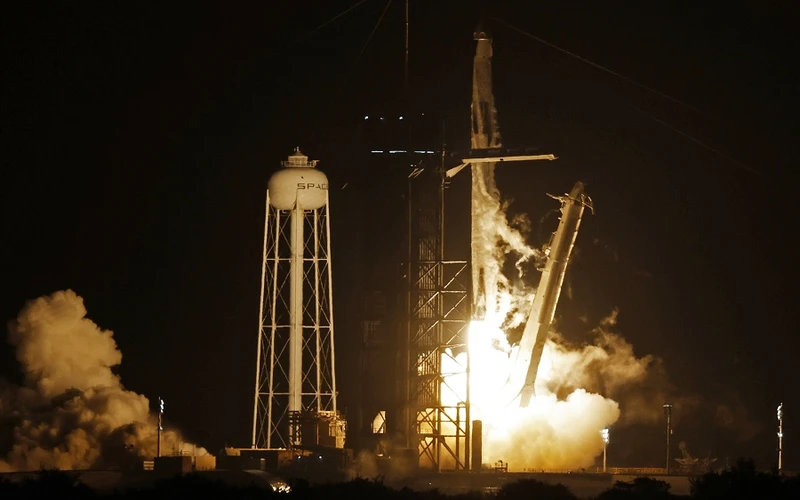 Tàu vũ trụ SpaceX Crew Dragon được phóng từ Trung tâm Vũ trụ Kennedy của NASA ở Florida (Mỹ). (Ảnh: Reuters)