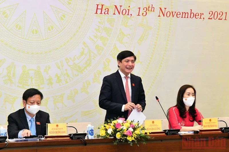 Tổng Thư ký Quốc hội Bùi Văn Cường phát biểu tại họp báo công bố kết quả kỳ họp trưa 13/11. (Ảnh: THỦY NGUYÊN)