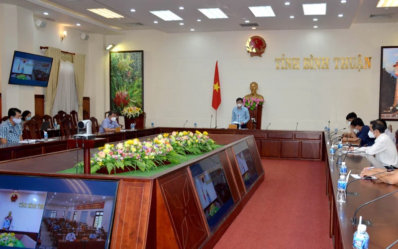 Chủ tịch UBND tỉnh Bình Thuận Lê Tuấn Phong tại cuộc họp trực tuyến chỉ đạo công tác phòng, chống dịch tại huyện đảo Phú Quý.