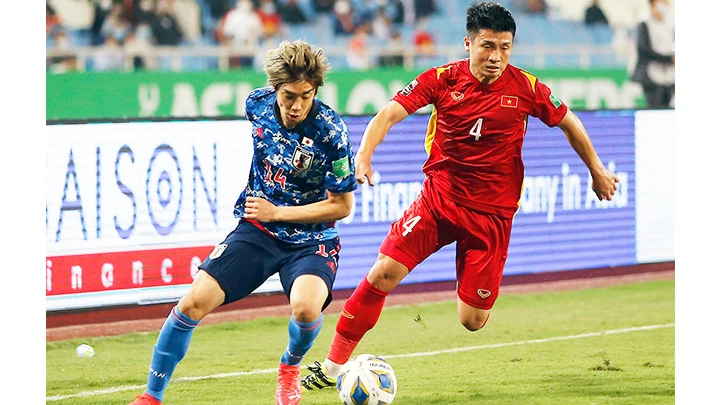 Các cầu thủ đội tuyển Việt Nam đã nỗ lực thi đấu trong trận gặp đội tuyển Nhật Bản. Ảnh: khiếu minh