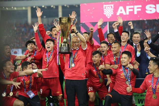 Thầy trò huấn luyện viên Park Hang-seo giành ngôi vô địch AFF Suzuki Cup hồi năm 2018. (Ảnh: TTXVN)