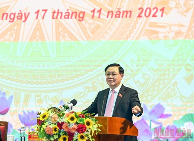 Chủ tịch Quốc hội Vương Đình Huệ trả lời các ý kiến của cử tri. (Ảnh: Duy Linh)