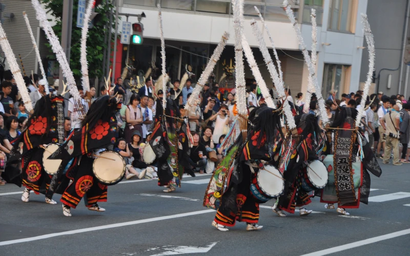 Người dân Kanegasaki nhảy điệu Lộc Vũ cầu mùa màng bội thu.