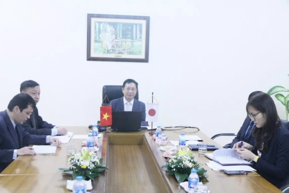 Chủ tịch Ủy ban Chứng khoán Nhà nước Trần Văn Dũng đồng chủ trì buổi đối thoại.