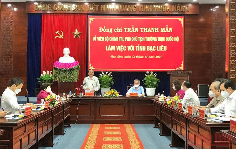 Đồng chí Trần Thanh Mẫn phát biểu tại buổi làm việc với lãnh đạo chủ chốt tỉnh Bạc Liêu, sáng 18/11. 