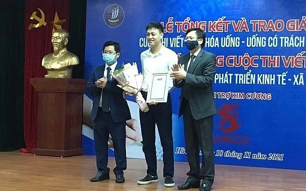 Tác giả Nguyễn Văn Công nhận giải A.