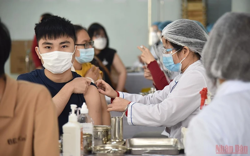 Hà Nội bắt đầu tiêm vaccine cho trẻ em từ 15-17 tuổi