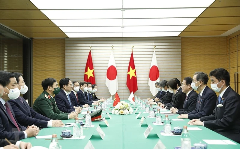 Thủ tướng Phạm Minh Chính hội đàm với Thủ tướng Nhật Bản Kishida Fumio. (Ảnh: TTXVN) 