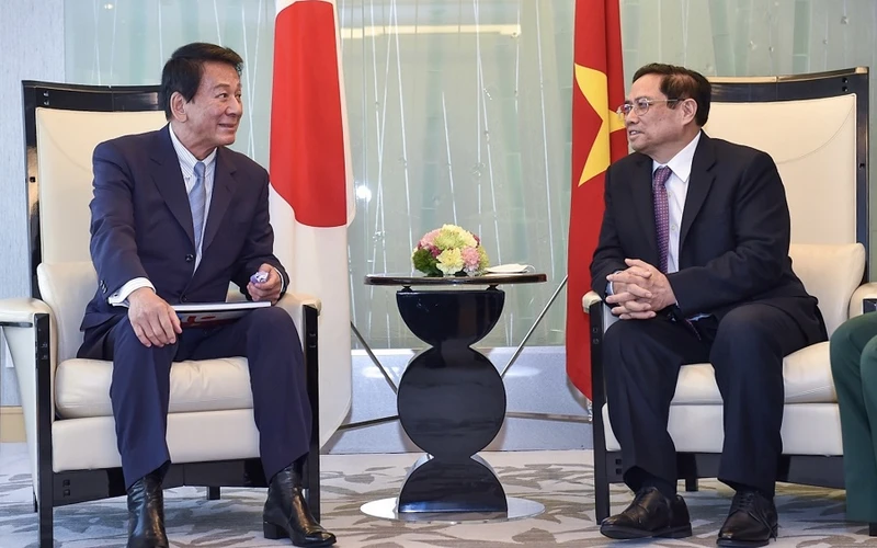 Thủ tướng Phạm Minh Chính tiếp cựu Đại sứ đặc biệt Việt Nam-Nhật Bản Sugi Ryotaro. (Ảnh: VGP)