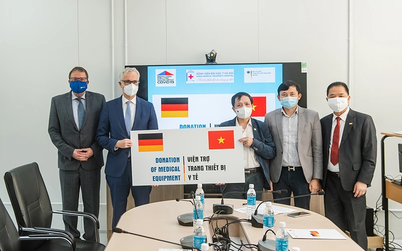 Đức hỗ trợ Việt Nam thiết bị y tế chống Covid-19 trị giá 21 tỷ đồng. (Ảnh: Đại sứ quán Đức tại Việt Nam)