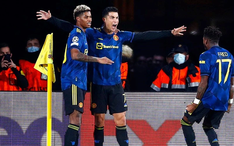 Ronaldo (giữa) lại ghi bàn để giúp M.U đi tiếp. (Nguồn: Getty Images/TTXVN)