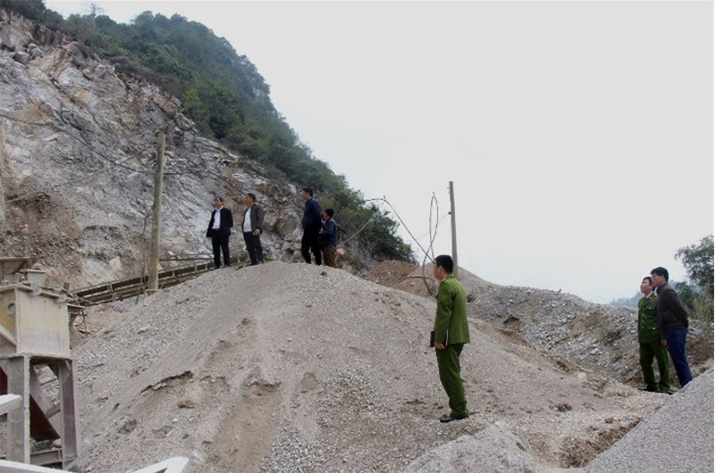 Các cơ quan quản lý nhà nước thanh tra, kiểm tra hoạt động khai thác khoáng sản, bảo vệ môi trường tại tỉnh Cao Bằng. (Ảnh: Anh Thư)