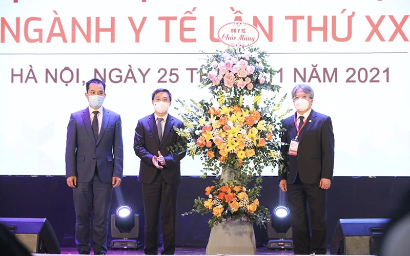 Thứ trưởng Y tế Trần Văn Thuấn chúc hội nghị thành công tốt đẹp.