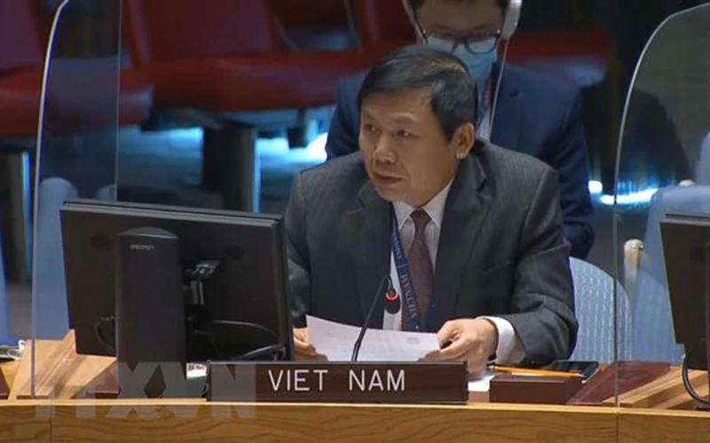 Đại sứ Đặng Đình Quý, Trưởng Phái đoàn đại diện Việt Nam tại Liên hợp quốc phát biểu trong một phiên họp. (Ảnh: TTXVN)
