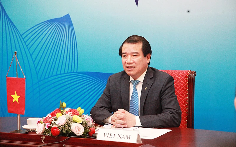Phó Tổng cục trưởng Hà Văn Siêu phát biểu tại Lễ khai mạc triển lãm. 