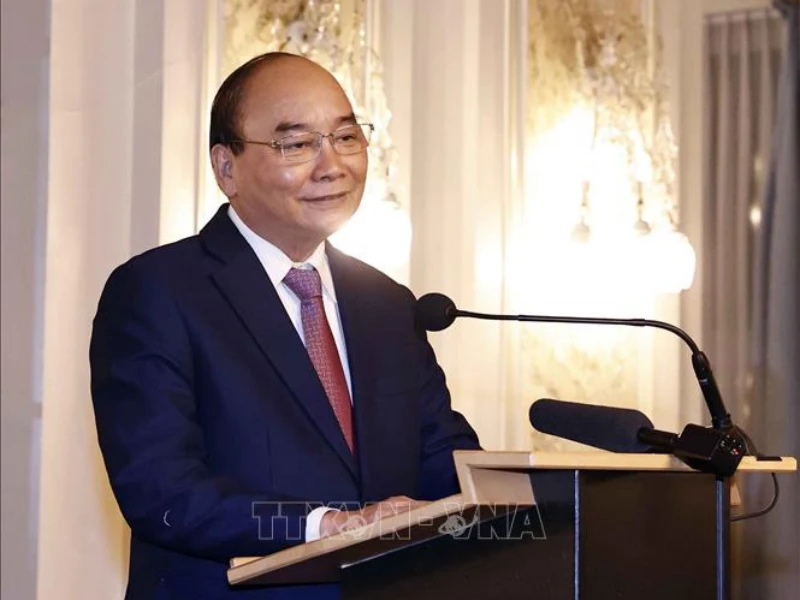 Chủ tịch nước Nguyễn Xuân Phúc phát biểu tại cuộc gặp gỡ với doanh nghiệp hai nước, tối 26/11 (giờ địa phương). (Ảnh: TTXVN)
