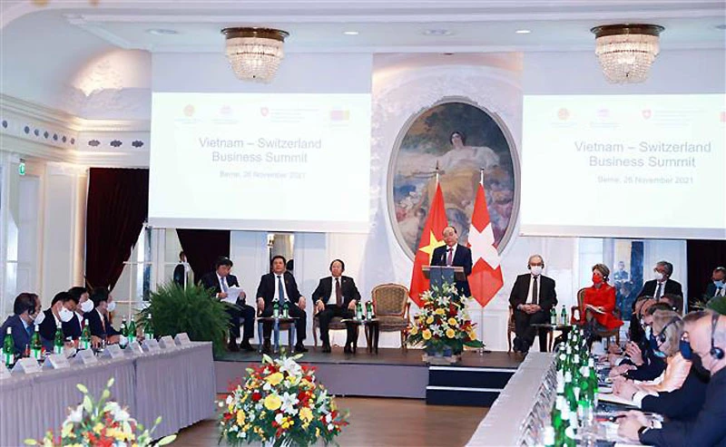 Chủ tịch nước Nguyễn Xuân Phúc phát biểu tại Diễn đàn Doanh nghiệp Việt Nam - Thụy Sĩ. (Ảnh: TTXVN)