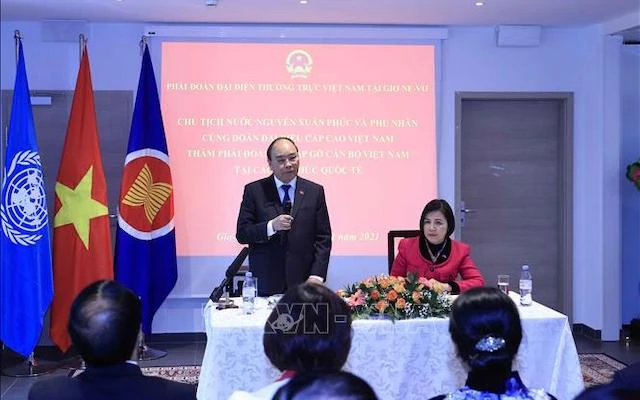 Chủ tịch nước Nguyễn Xuân Phúc phát biểu tại buổi gặp gỡ các chuyên gia Việt Nam làm việc tại các tổ chức quốc tế; cán bộ, nhân viên Phái đoàn đại diện thường trực Việt Nam tại Geneva. (Ảnh: Thống Nhất/TTXVN)