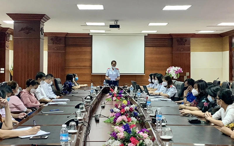 Đoàn thanh tra chuyên ngành Bảo hiểm xã hội tỉnh Quảng Ninh thanh tra doanh nghiệp tại địa bàn tỉnh. Ảnh: QUẢNG NINH
