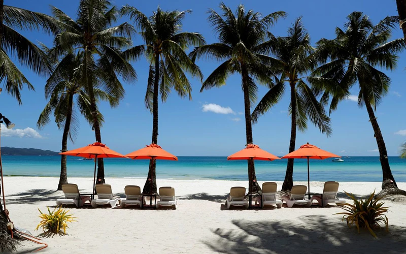Hòn đảo nghỉ dưỡng nổi tiếng Boracay của Philippines tiếp tục vắng khách quốc tế (Ảnh: REUTERS)