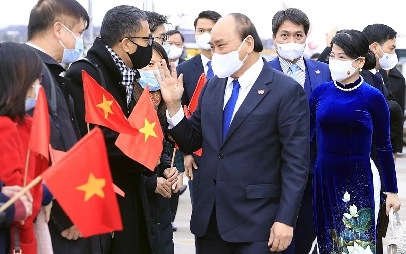 Chủ tịch nước Nguyễn Xuân Phúc và Phu nhân cùng đoàn đại biểu cấp cao Việt Nam rời Thuỵ Sĩ, kết thúc tốt đẹp chuyến thăm chính thức Liên bang Thụy Sĩ. (Ảnh: TTXVN)