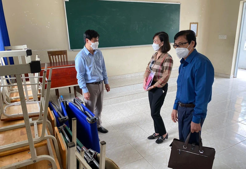 Lãnh đạo tỉnh Đồng Nai kiểm tra công tác chuẩn bị các điều kiện an toàn cho học sinh đi học trực tiếp trở lại tại huyện Nhơn Trạch.