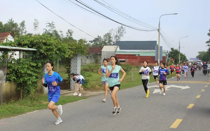 Sinh viên Đà Nẵng tham gia giải chạy.