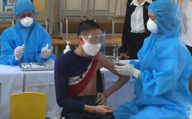 Trẻ em trên địa bàn tỉnh Thái Bình được tiêm mũi 1 vaccine Pfizer ngừa Covid-19.