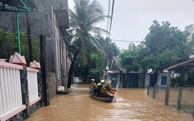 Khu dân cư vùng ven thành phố Tuy Hòa bị ngập sâu.