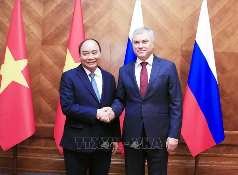 Chủ tịch nước Nguyễn Xuân Phúc gặp Chủ tịch Duma Quốc gia Nga Vyacheslav Volodin. (Ảnh: Thống Nhất/TTXVN)