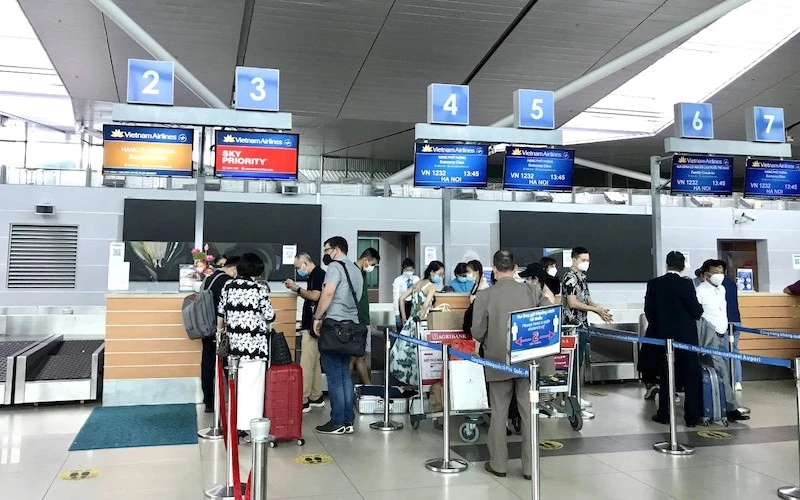 Từ ngày 1/12, Vietnam Airlines triển khai dịch vụ làm thủ tục trực tuyến trên website và ứng dụng di động cho hành khách đi từ sân bay Phú Quốc. (Ảnh: VNA).