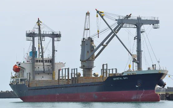 Tàu Huoei Crystal (quốc tịch Panama, chủ tàu là công ty Nhật Bản) có 18 thuyền viên quốc tịch Việt Nam (thuộc công ty Inlaco Hải Phòng).
