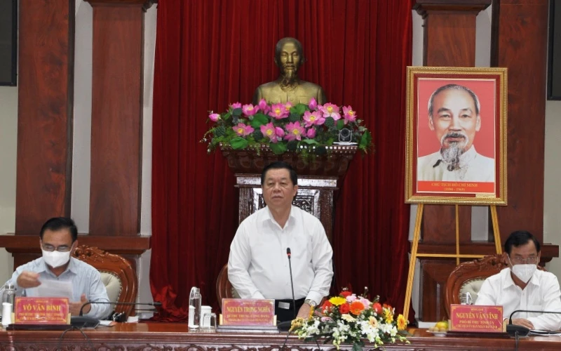 Đồng chí Nguyễn Trọng Nghĩa phát biểu tại buổi làm việc với tỉnh Tiền Giang. 