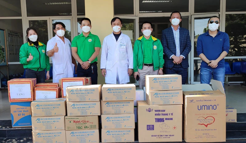Nhiều tổ chức, cá nhân chung tay hỗ trợ người bệnh tại Bệnh viện điều trị Covid-19 số 1 tỉnh Thái Nguyên.