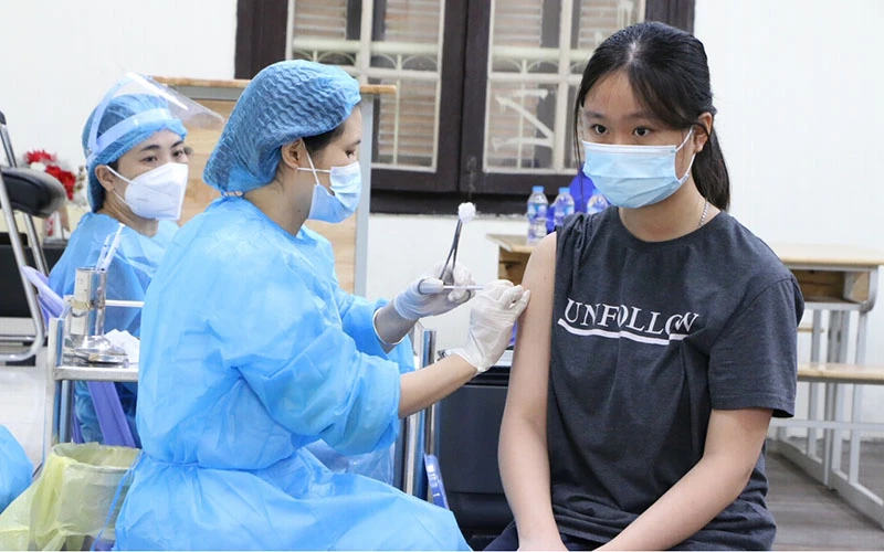 Hà Nội đang đẩy nhanh tiêm vaccine cho học sinh để sớm tạo miễn dịch cộng đồng.