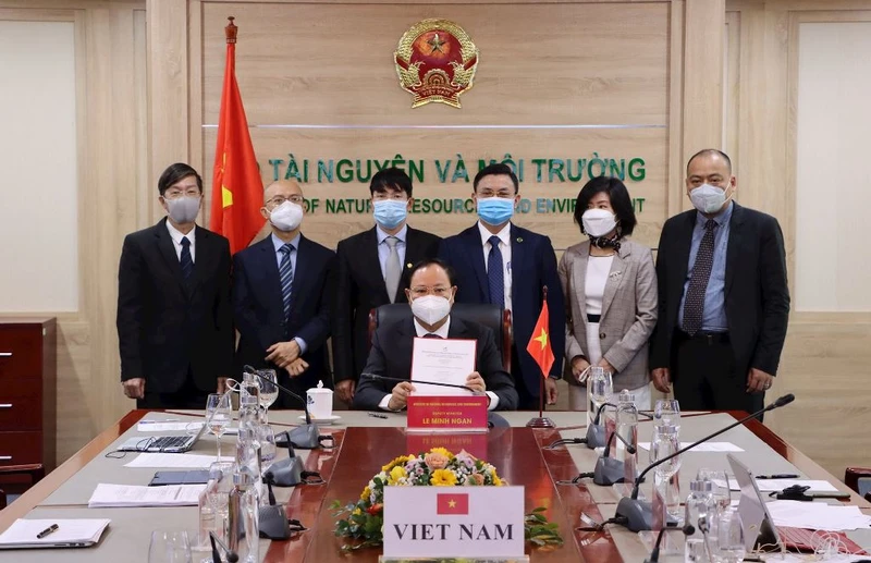 Đoàn Việt Nam thông qua tuyên bố chung cấp Bộ trưởng.