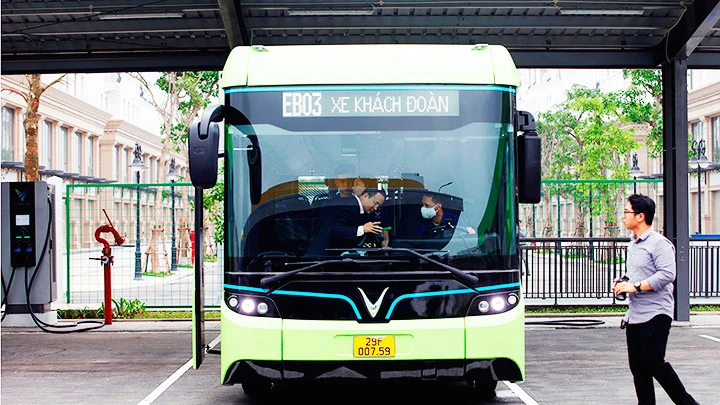 Xe bus điện VinBus đã sẵn sàng cho những chuyến đầu tiên.