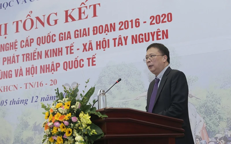 Chủ tịch Viện Hàn lâm Khoa học và Công nghệ Việt Nam Châu Văn Minh phát biểu tại hội nghị.