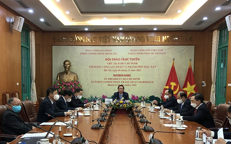 Đồng chí Nguyễn Trọng Nghĩa, Bí thư Trung ương Đảng, Trưởng Ban Tuyên giáo Trung ương phát biểu khai mạc hội thảo.