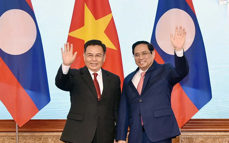 Thủ tướng Phạm Minh Chính và Chủ tịch Quốc hội Lào Saysomphone Phomvihane.