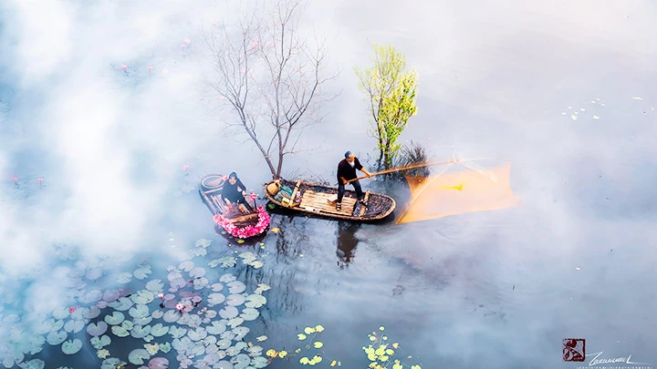 Cảnh sinh hoạt đời thường trên suối Yến, chùa Hương.