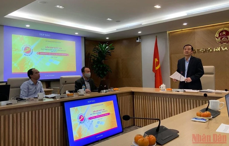 Thứ trưởng Thông tin và Truyền thông Phạm Đức Long chủ trì họp báo về Diễn đàn Quốc gia Phát triển Doanh nghiệp Công nghệ số Việt Nam lần thứ III. 