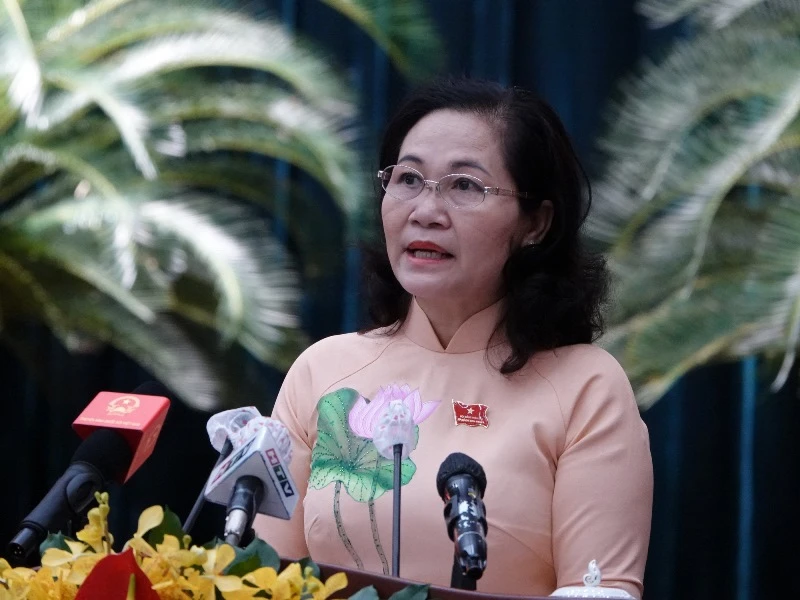 Chủ tịch HĐND TP Hồ Chí Minh Nguyễn Thị Lệ phát biểu tại kỳ họp.