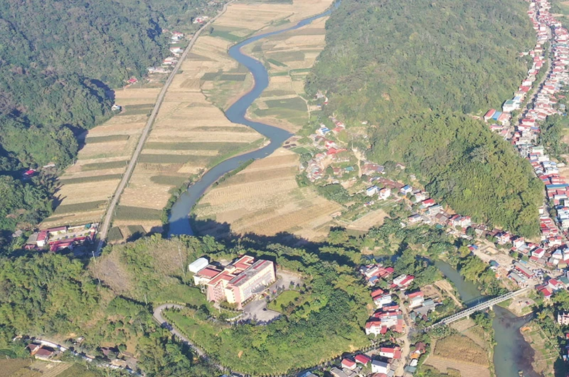 Sông Năng đoạn chảy qua thị trấn Chợ Rã, đi qua nhiều đất sản xuất nhưng chưa hoàn thiện kè bảo vệ, chống sạt lở.