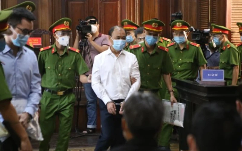 Bị cáo Lê Tấn Hùng trong phiên xét xử sáng 8/12.