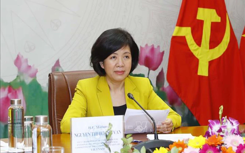 Đồng chí Nguyễn Thị Hoàng Vân, Phó Trưởng Ban Đối ngoại Trung ương dự hội thảo trực tuyến. (Ảnh: TTXVN)